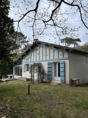 Réf 146, HOSSEGOR, Villa avec WIFI pour 6 personnes , grand jardin boisé clos, proximité golf Hossegor